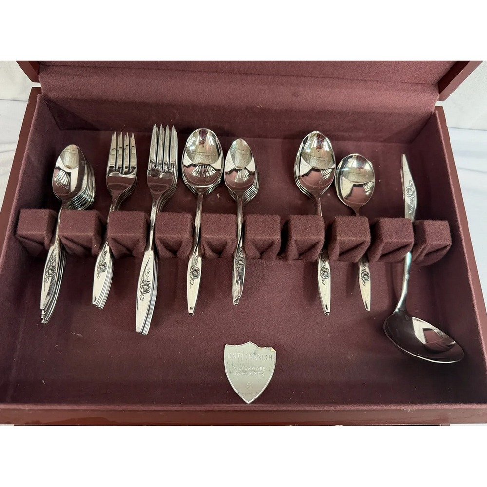 Vtg Oneida Oneidacraft Deluxe Stainless "Lasting Rose" 51 pieces w/ Box